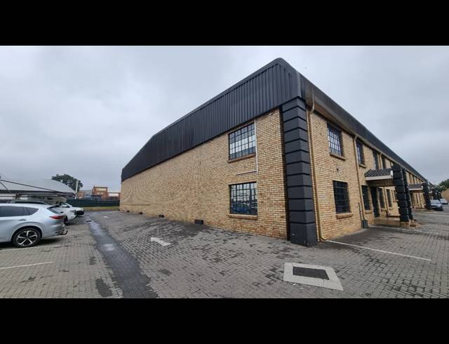 744M² WAREHOUSE TO LET IN JET PARK